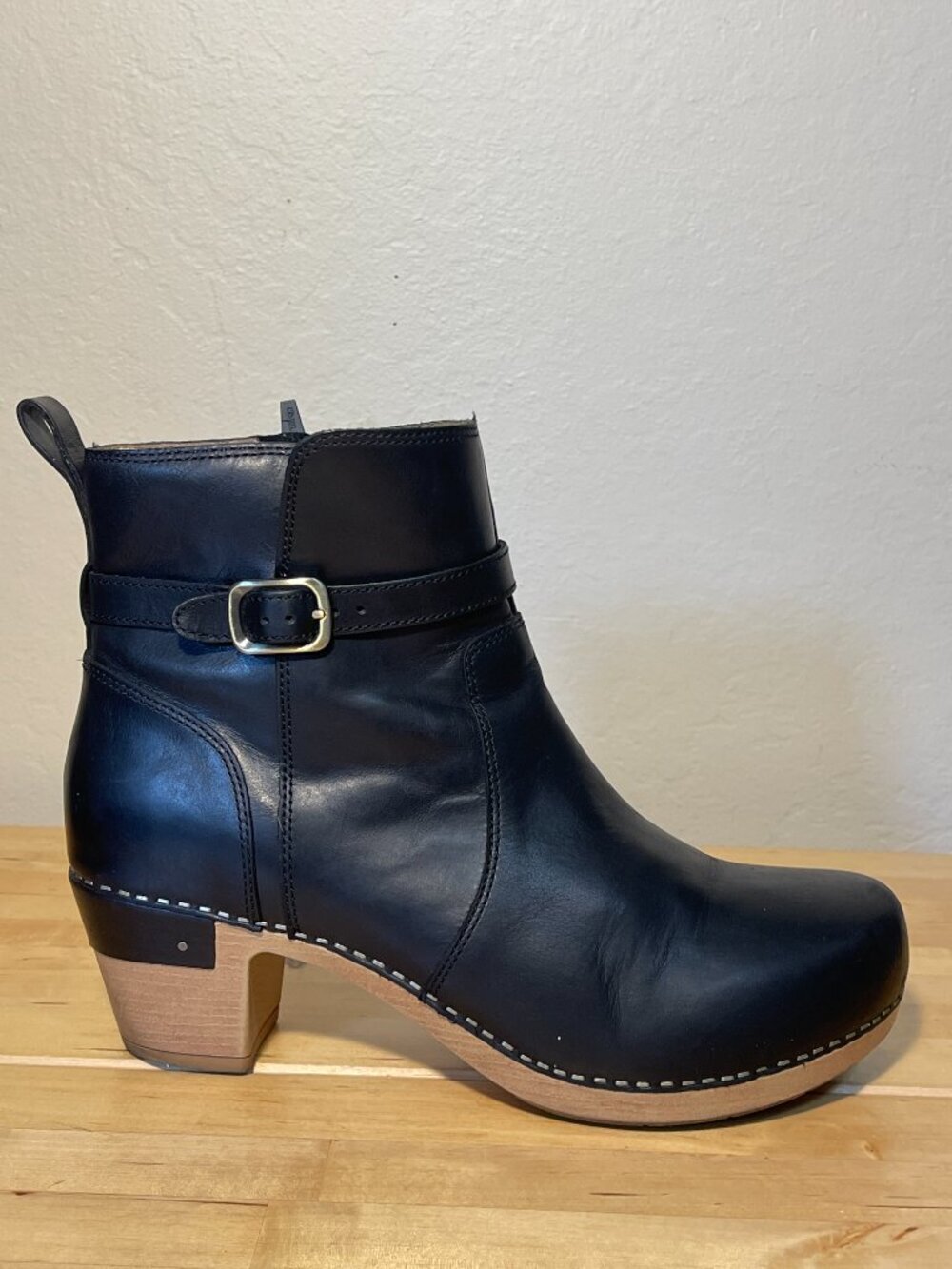 Dansko Anya Black Leather Booties Waxy Burnished Ankle Boots Comfort Casual Shoe